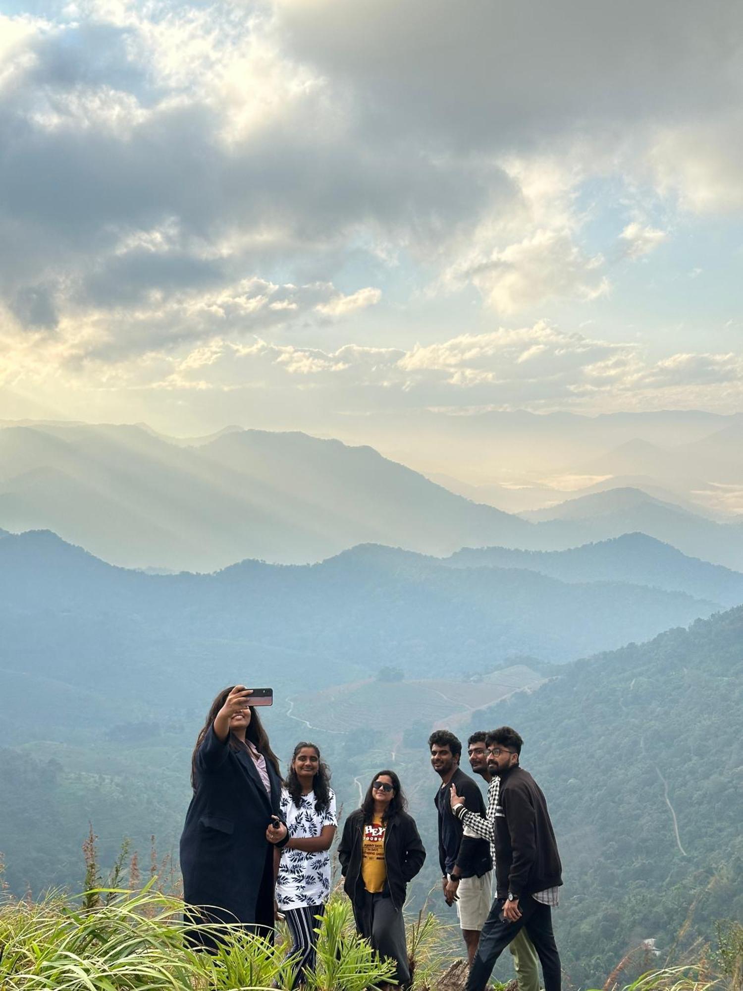Sunset Valley Kerala Pool Resort - Serene Natural Forest Cottage Stay In Idukki With Sunrise & Sunset Panoramas, Natural Streams & Tranquil Summer Evenings Pirmed Екстер'єр фото